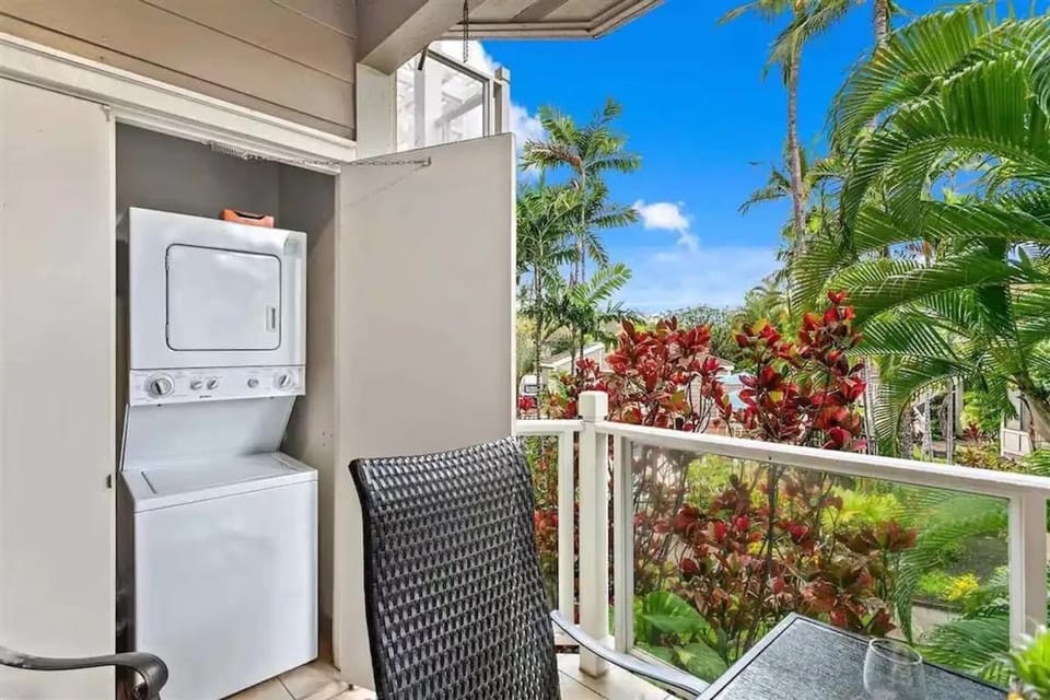 View (from property/room), Balcony/Terrace, Garden view, washing machine