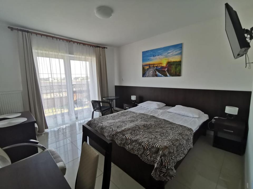 Bed, Photo of the whole room, Seating area