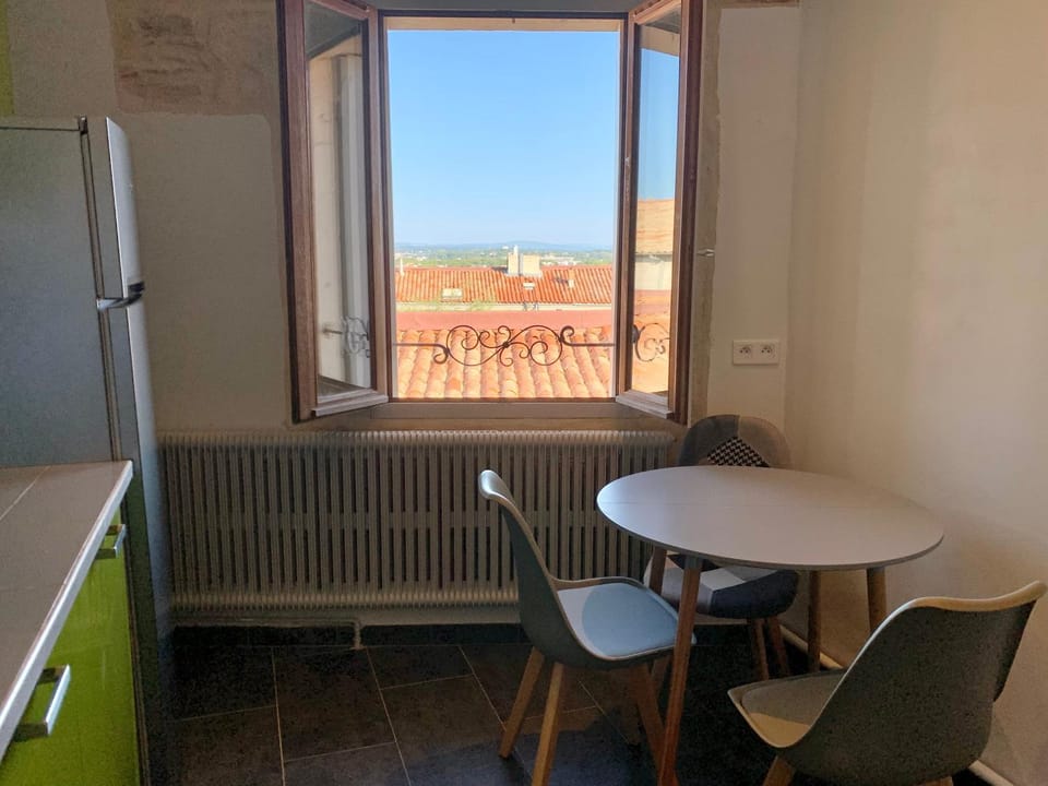 Dining area, kitchen