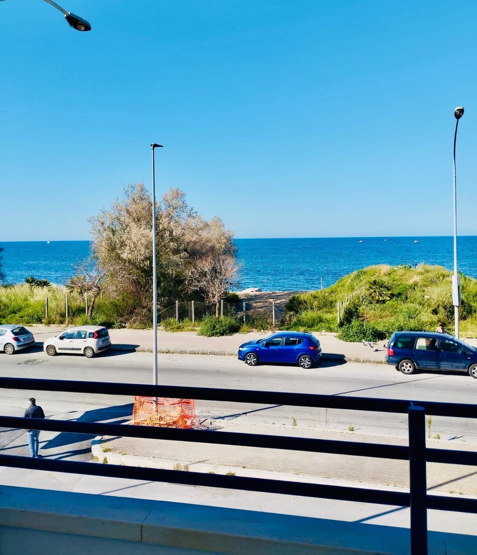 Property building, Summer, Landmark view, Sea view, Street view, Seasons