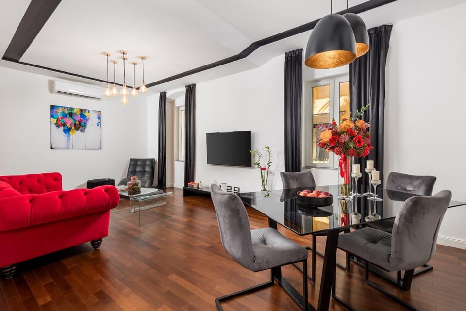 TV and multimedia, Living room, Seating area, Dining area