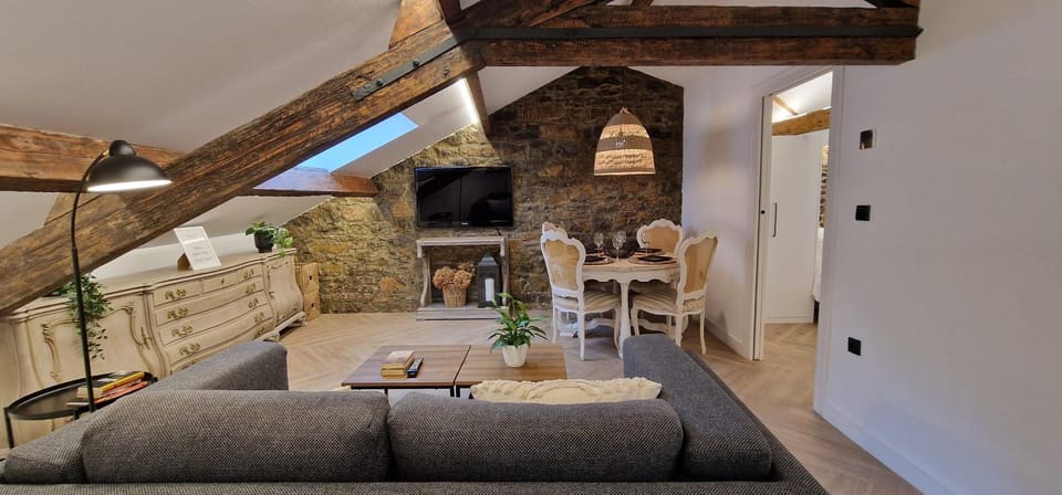 TV and multimedia, Living room, Dining area