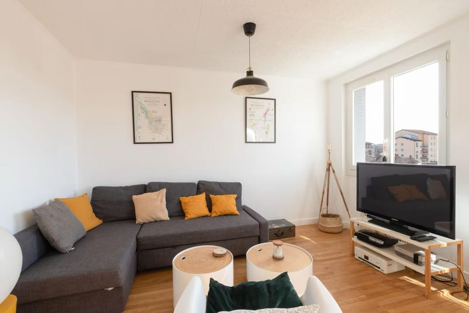 TV and multimedia, Living room, Seating area, heating, internet