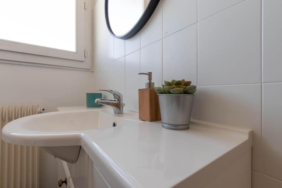 Bathroom, Decorative detail