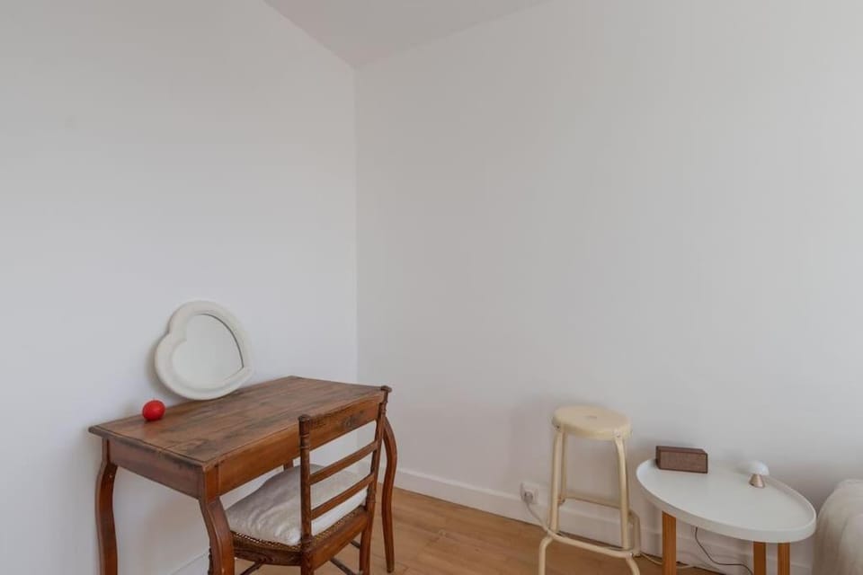 Photo of the whole room, Decorative detail, Bedroom