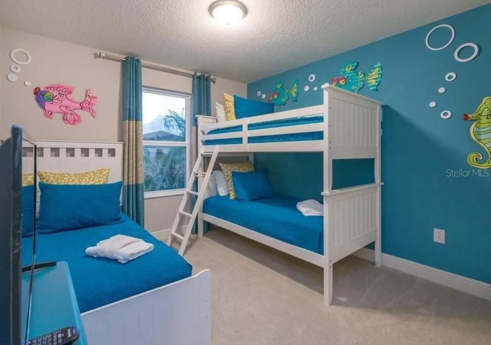 Pool Private tub BBQ Mins to Disney and Universal House in Osceola County
