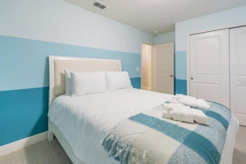 Pool Private tub BBQ Mins to Disney and Universal House in Osceola County