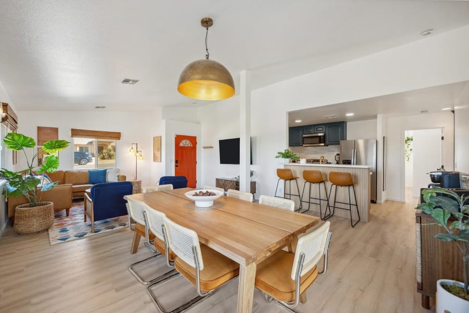 Tangerine House - Hot Tub, Fire Pit, BBQ! home House in Joshua Tree