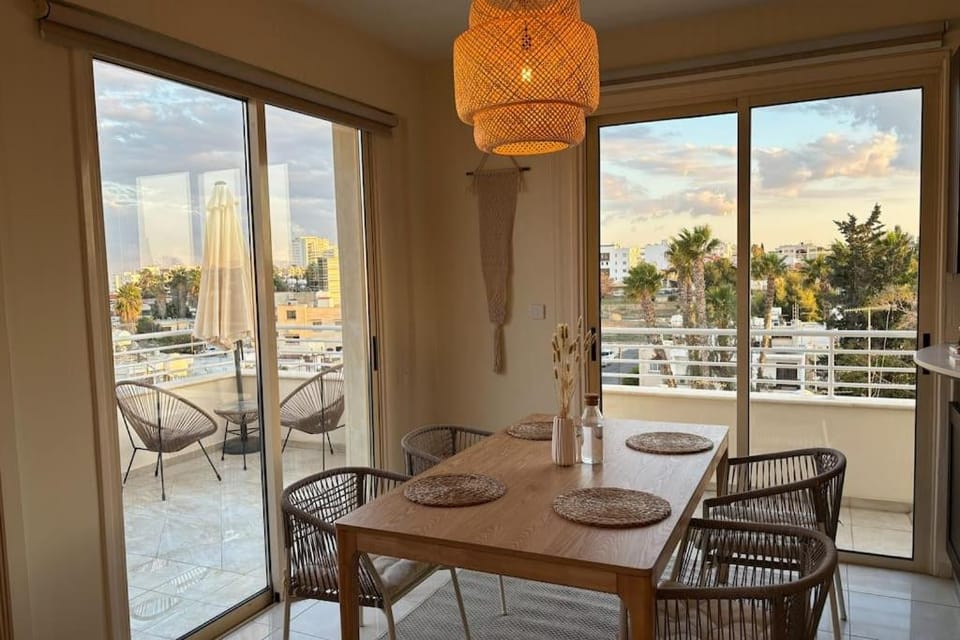 View (from property/room), Seating area, Dining area