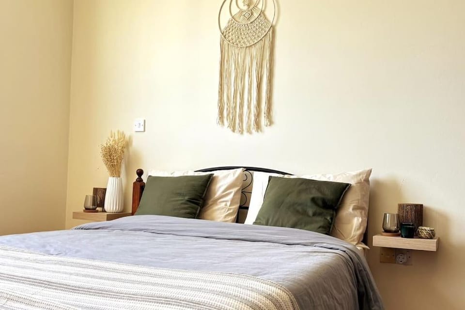 Bed, Photo of the whole room, Bedroom