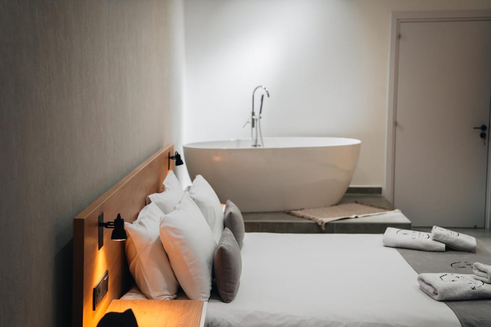Bed, Bedroom, Bath