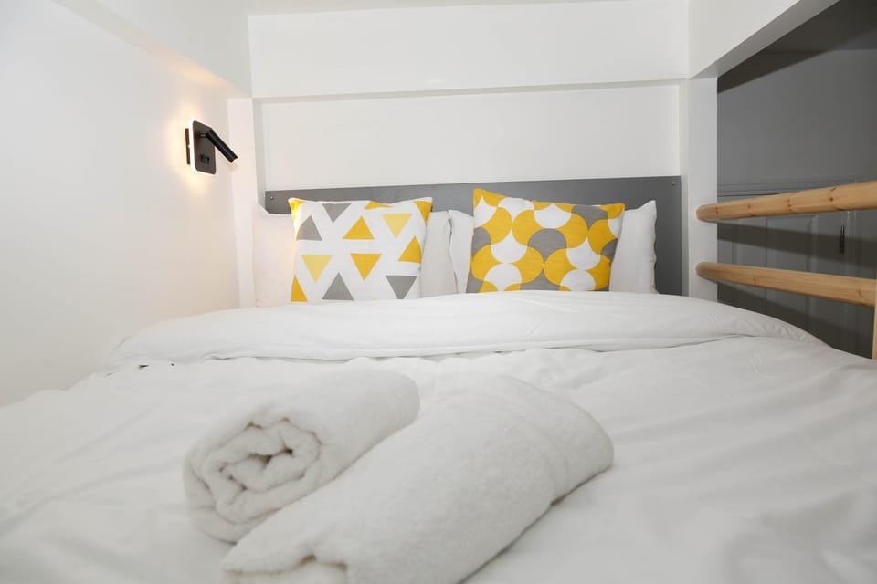 New Luxury Apartments in Central London Next to Shops, Cafes, Bars & Metro Apartment in London Borough of Hackney
