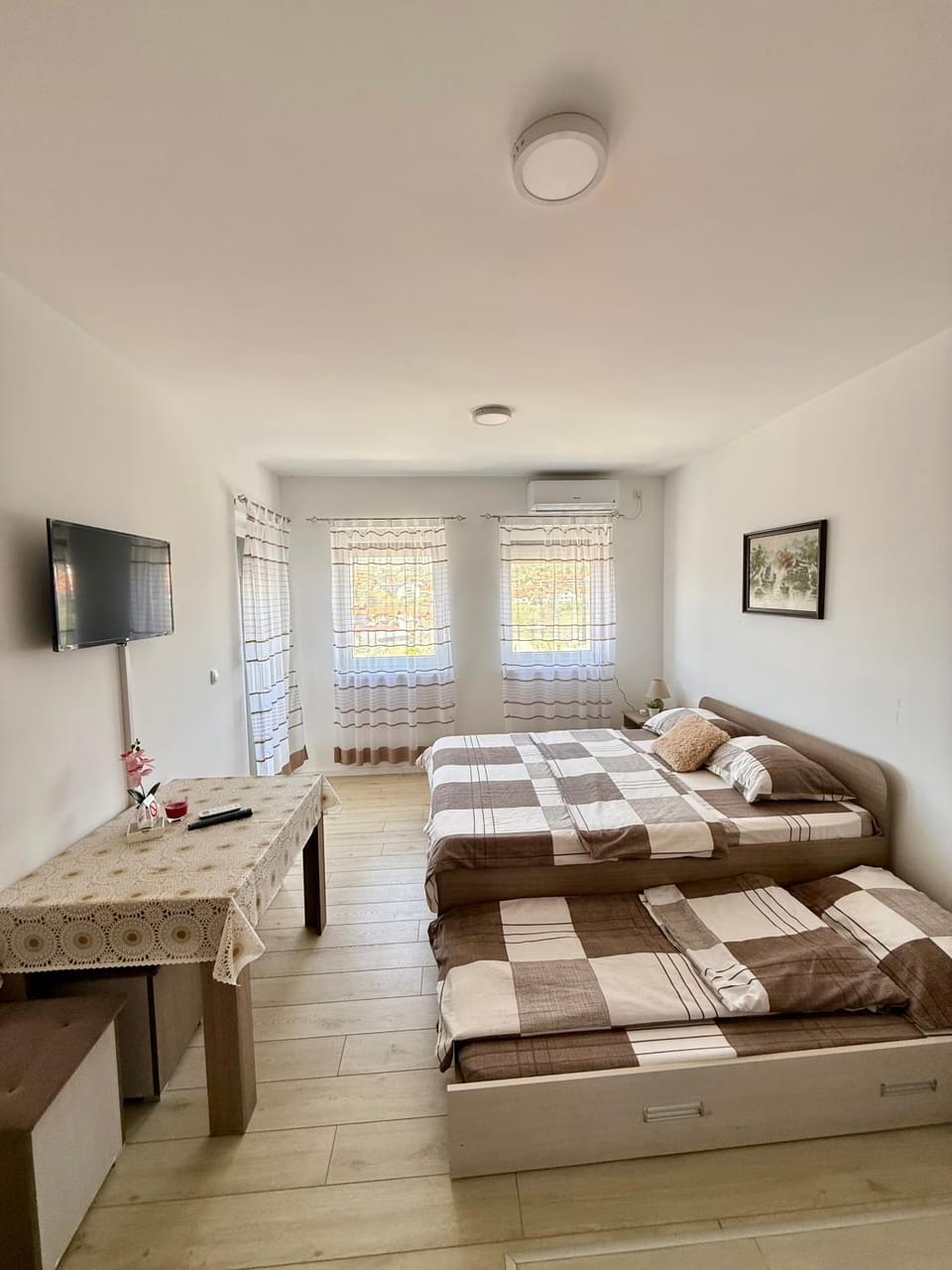 Photo of the whole room