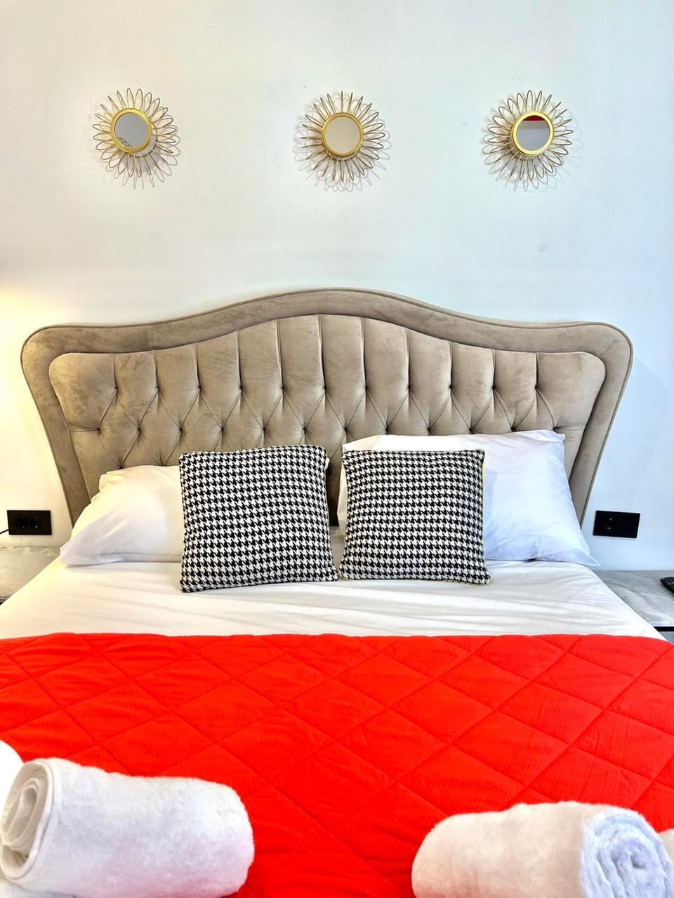 Bed, Living room, Bedroom