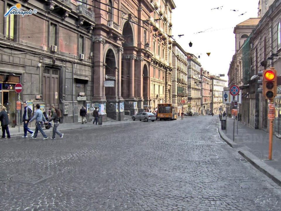 Day, Neighbourhood, City view, Street view, Location, Parking