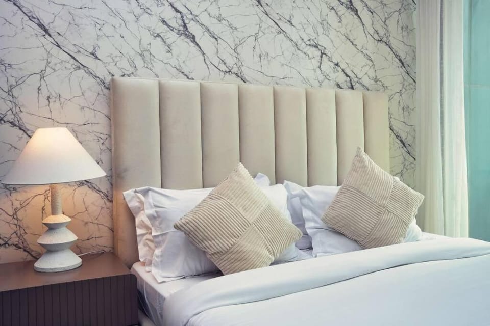 Stunning Luxury Studio Downtown 2 Minute Walk to Burj Khalifa & Dubai Mall Apartment in Dubai