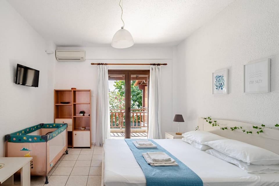 Beachfront Family Apartment with Garden in Halkidiki Apartment in Halkidiki