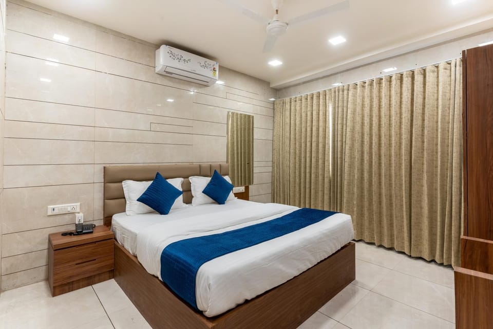 Bed, Photo of the whole room, Bedroom, air conditioner