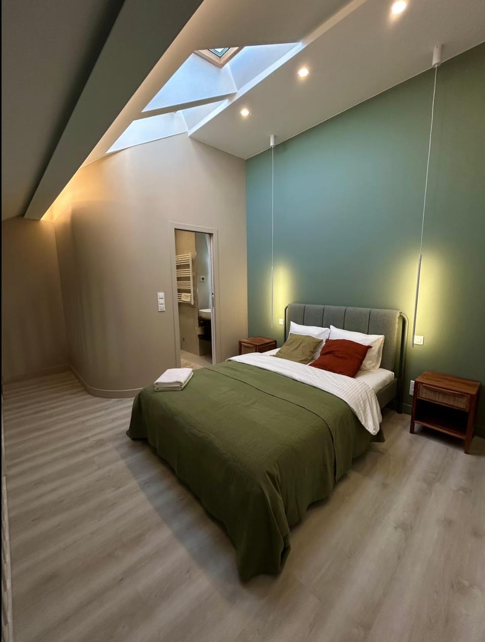 Bed, Photo of the whole room
