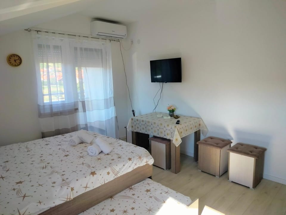 TV and multimedia, air conditioner