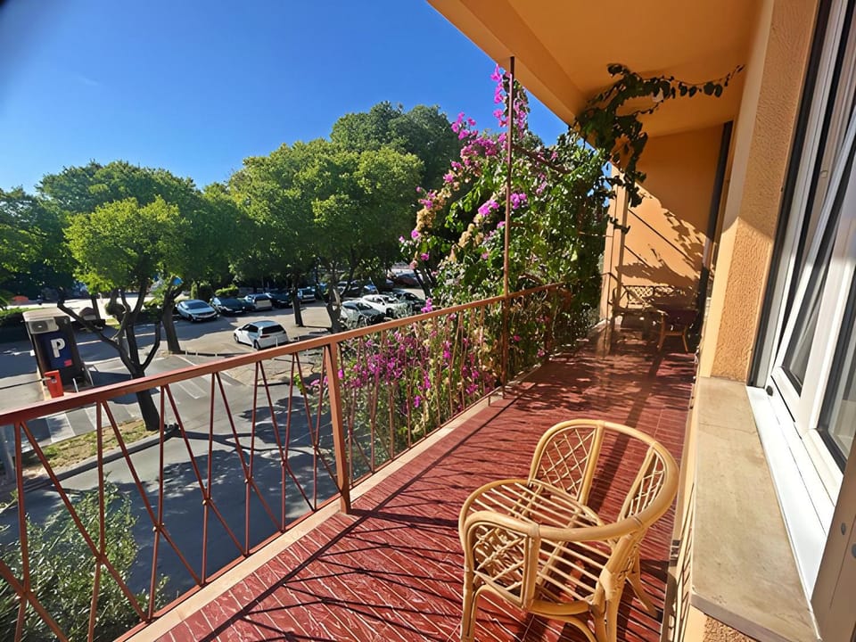 Day, Balcony/Terrace, Garden view, Landmark view, Street view, Parking