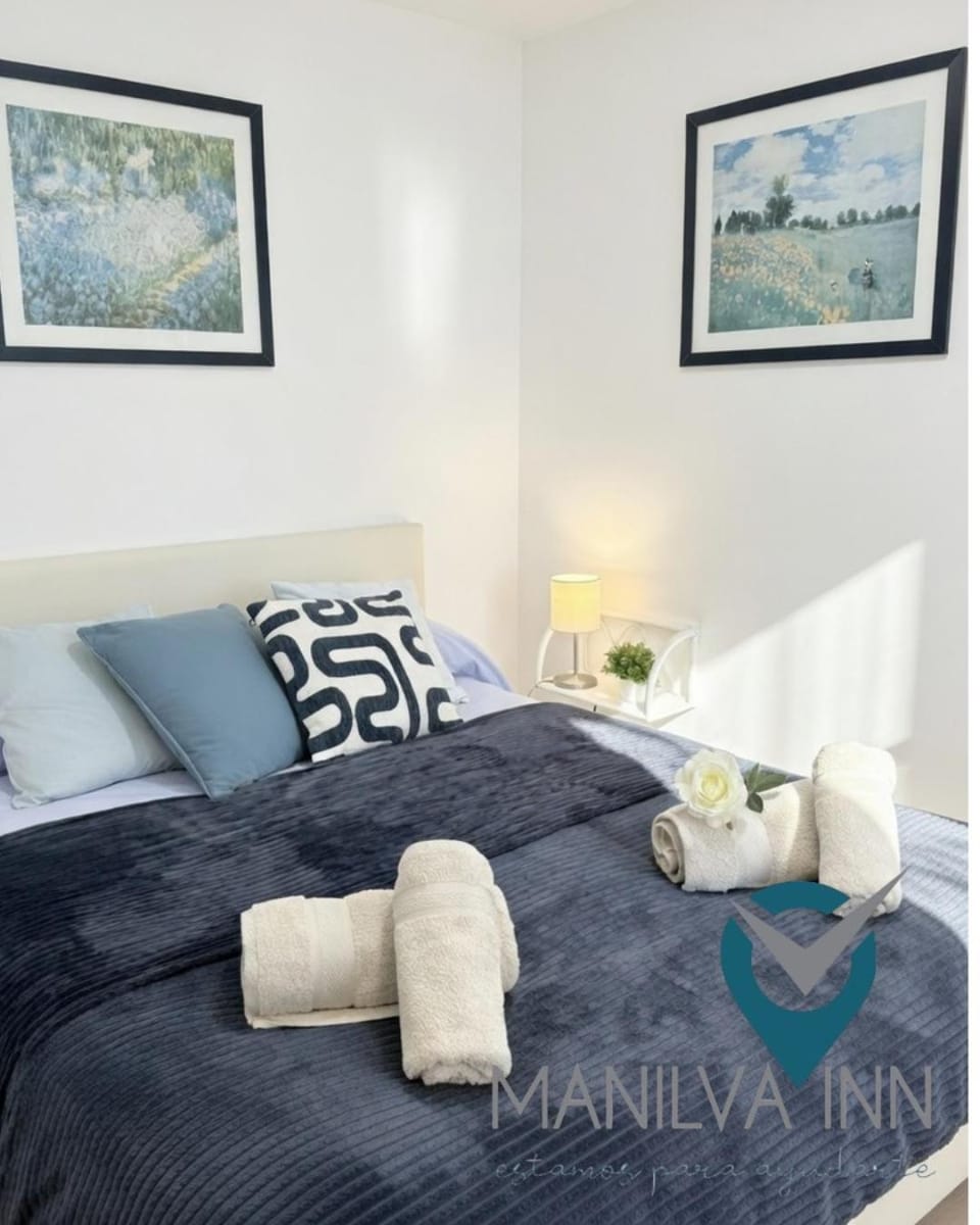 Bedroom, towels
