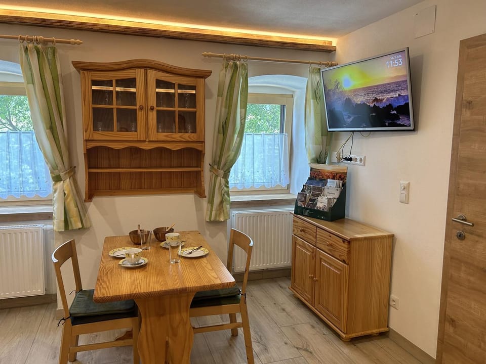 TV and multimedia, Dining area