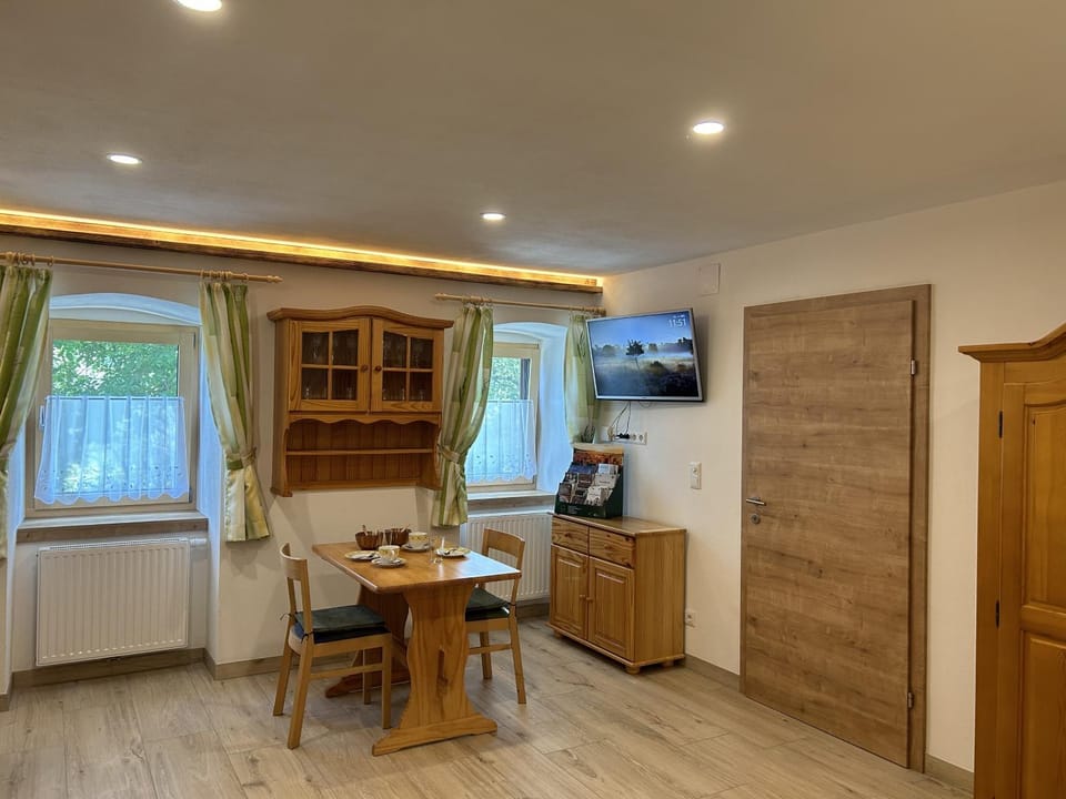 TV and multimedia, Dining area