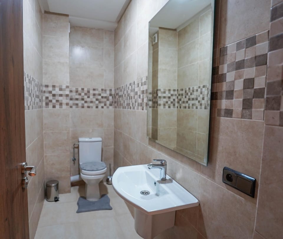 Shower, Toilet, Bathroom, towels