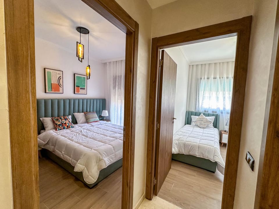Photo of the whole room, Bedroom