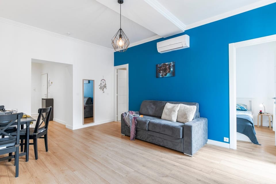 Center 2 min walk to beach quiet sunny balcony Apartment in Nice
