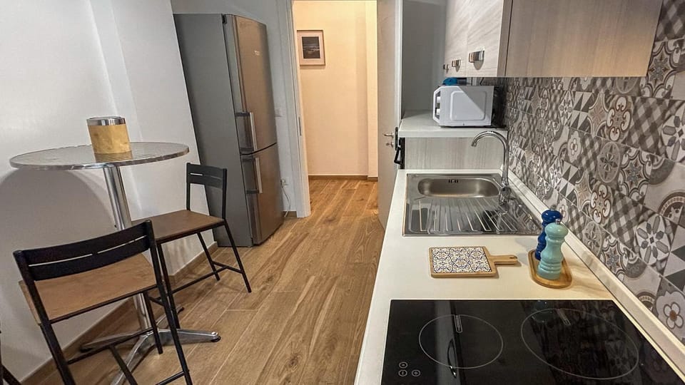 Kitchen or kitchenette, Dining area, Communal kitchen, stove, kitchen