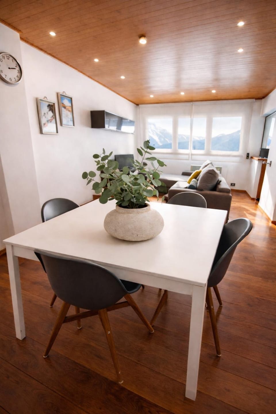 Seating area, Dining area