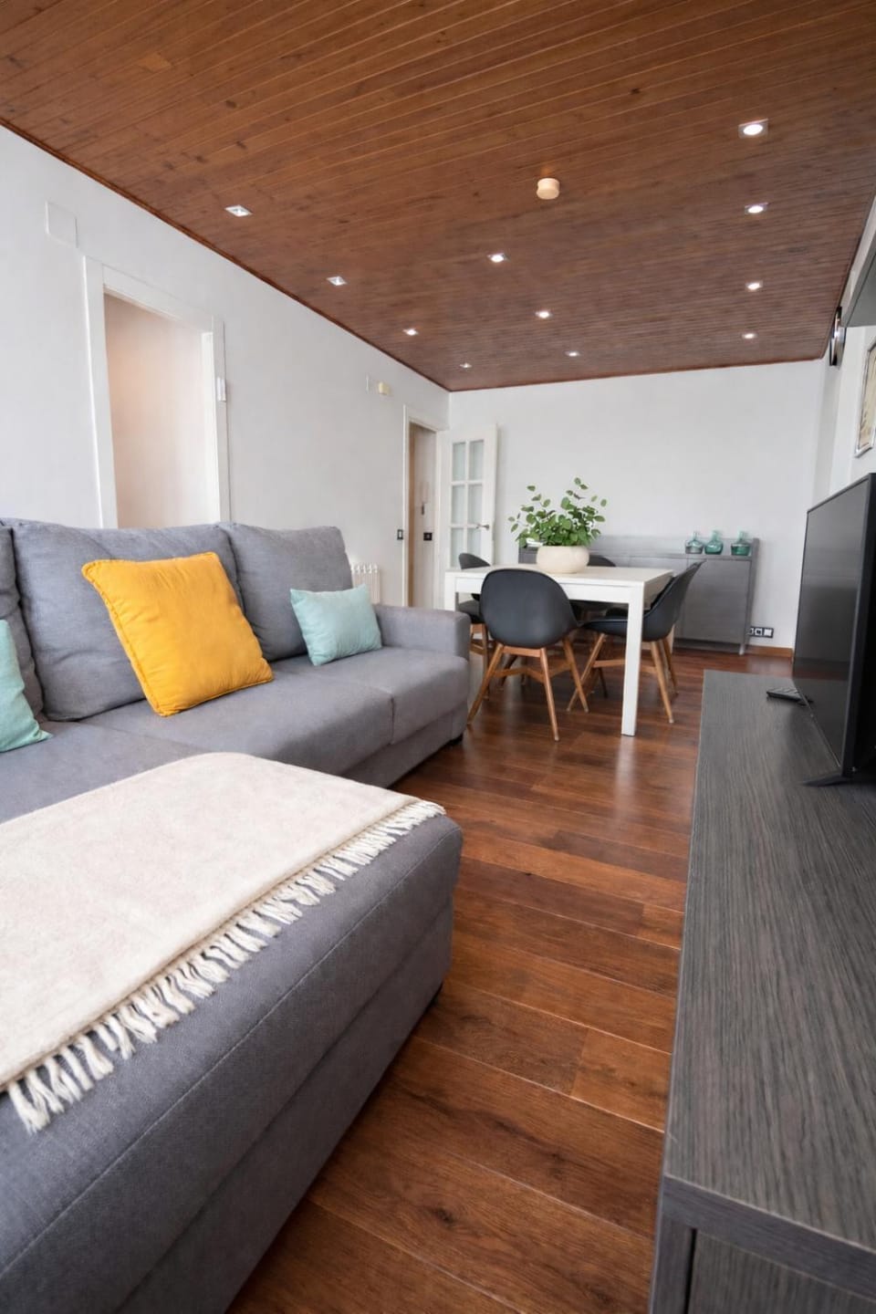 TV and multimedia, Living room, Dining area