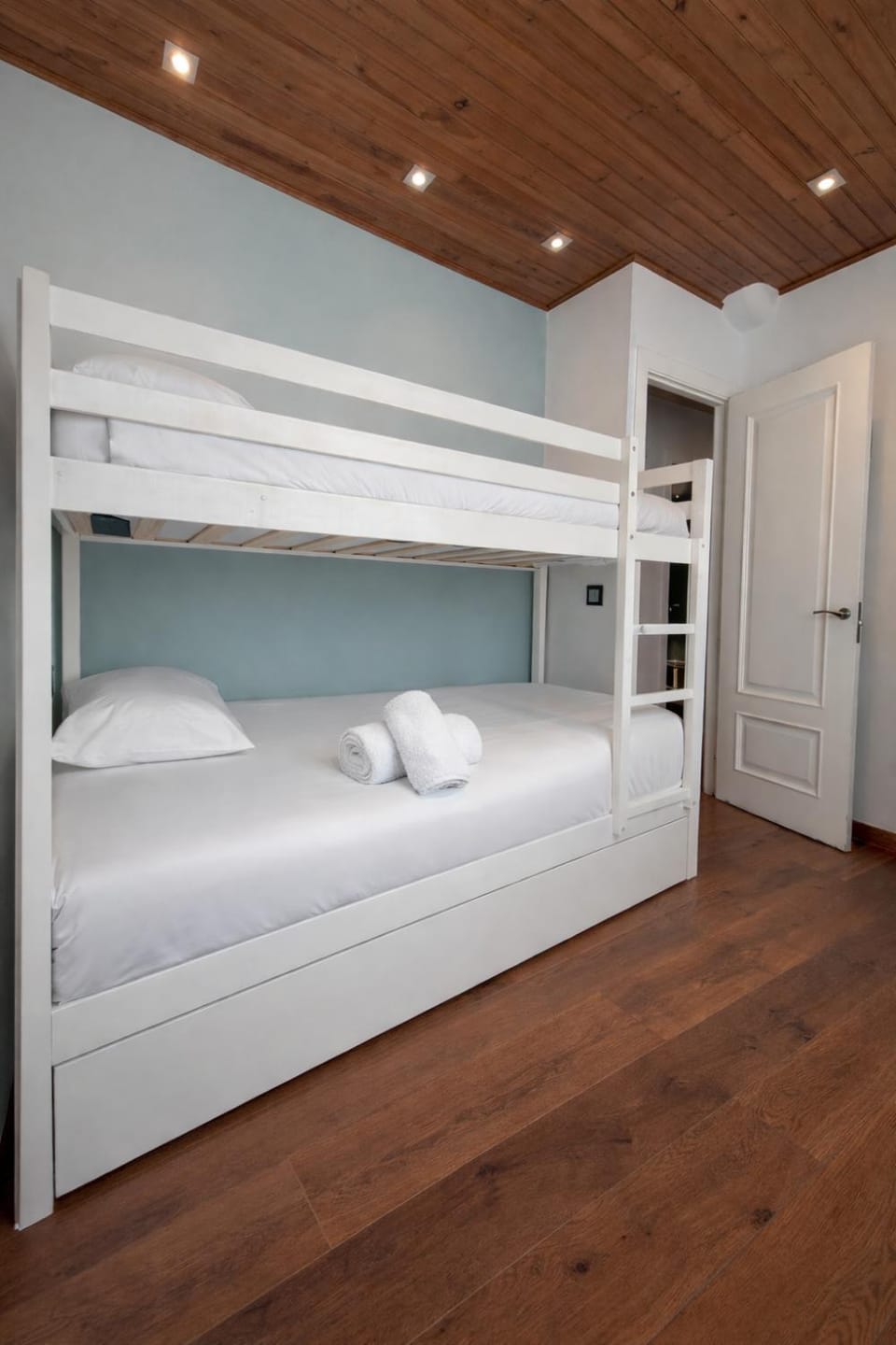 Photo of the whole room, Bedroom, bunk bed