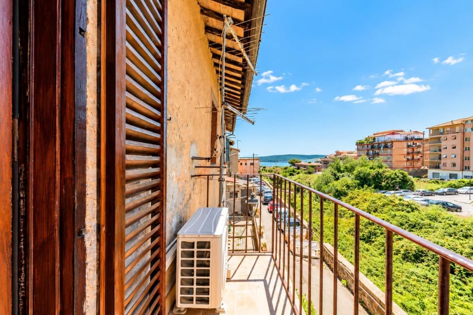Balcony/Terrace, Lake view