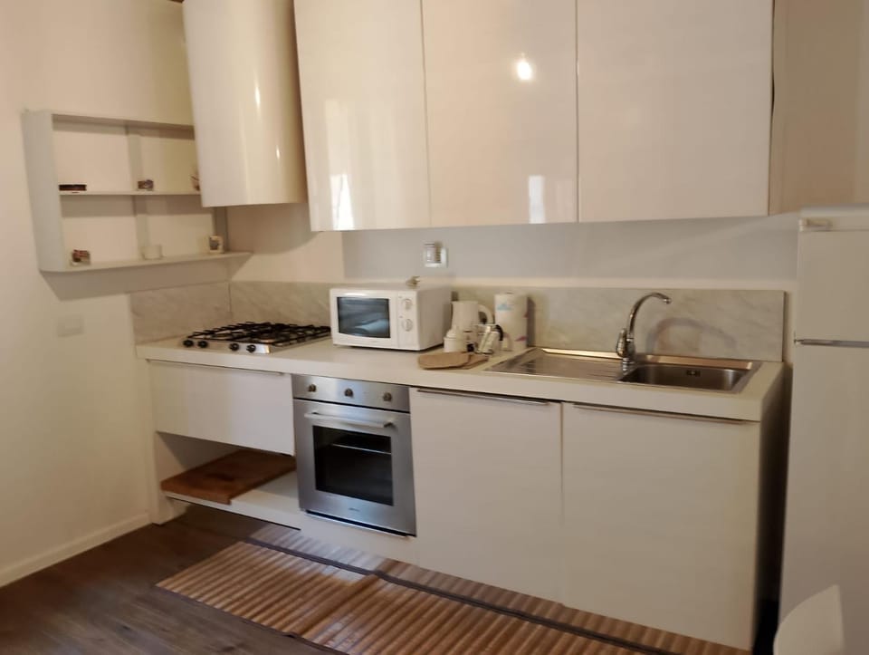 Coffee/tea facilities, Kitchen or kitchenette, dishwasher, oven