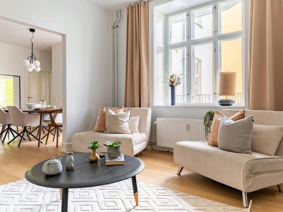 Living room, Dining area