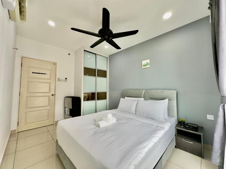 Bed, Bedroom, towels, wardrobe