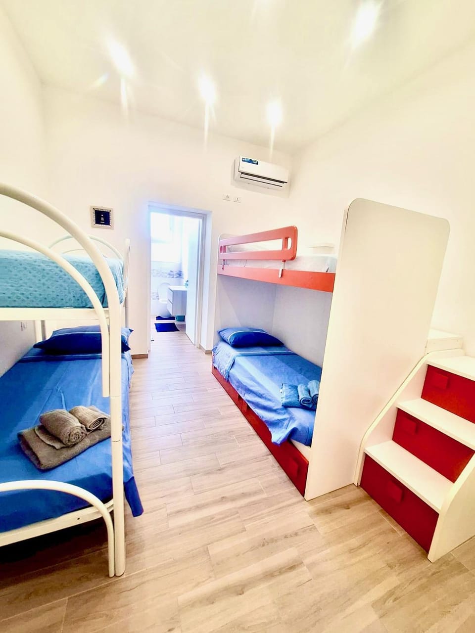 Bedroom, bunk bed, air conditioner