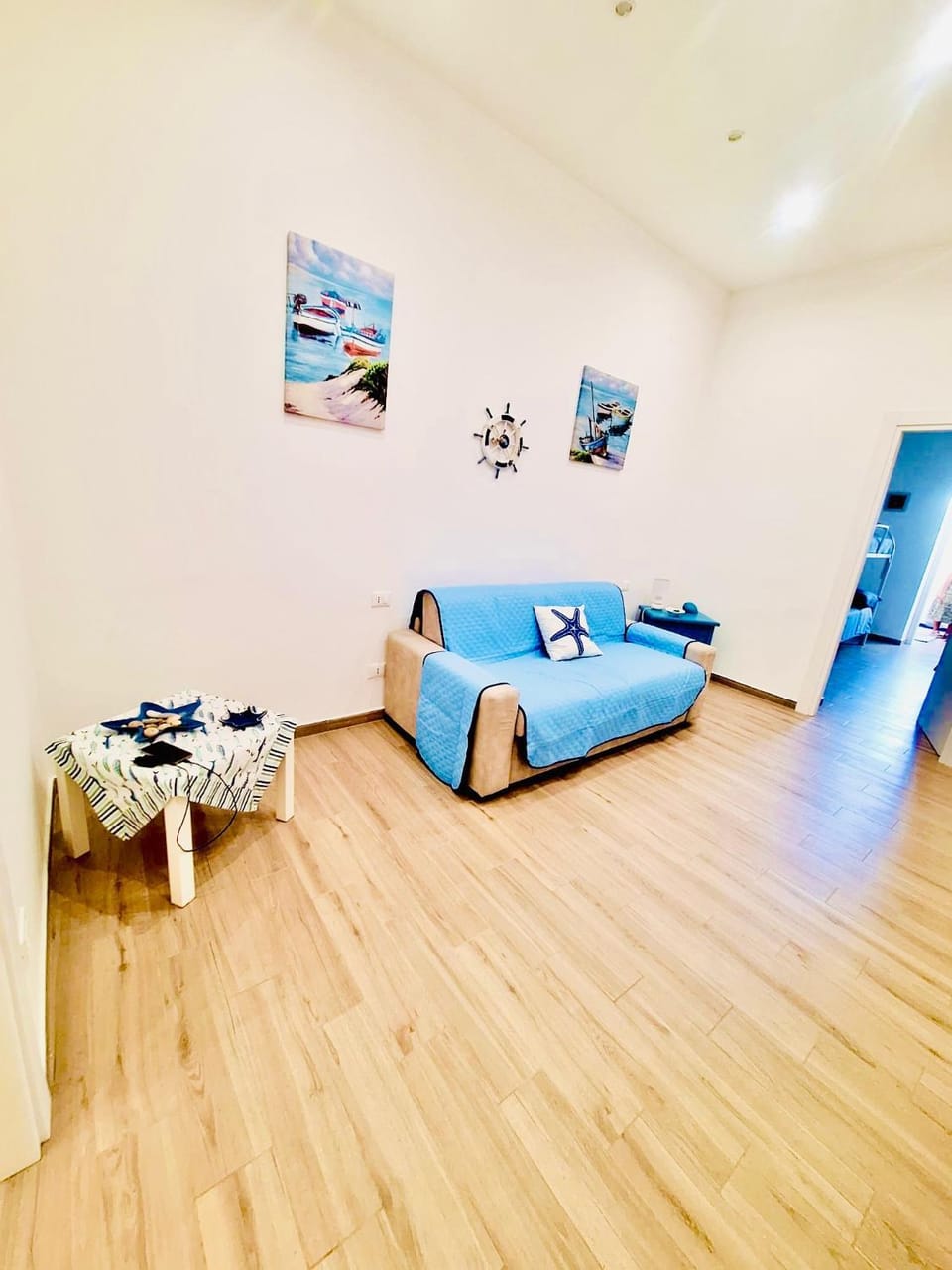 Living room, Photo of the whole room