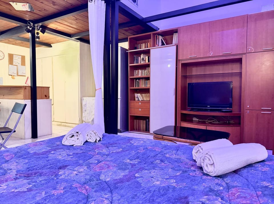 Bed, Photo of the whole room