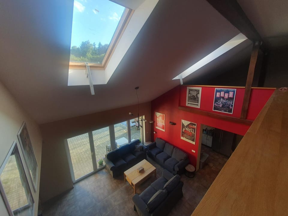 Communal lounge/ TV room, TV and multimedia, Living room, Seating area, Evening entertainment