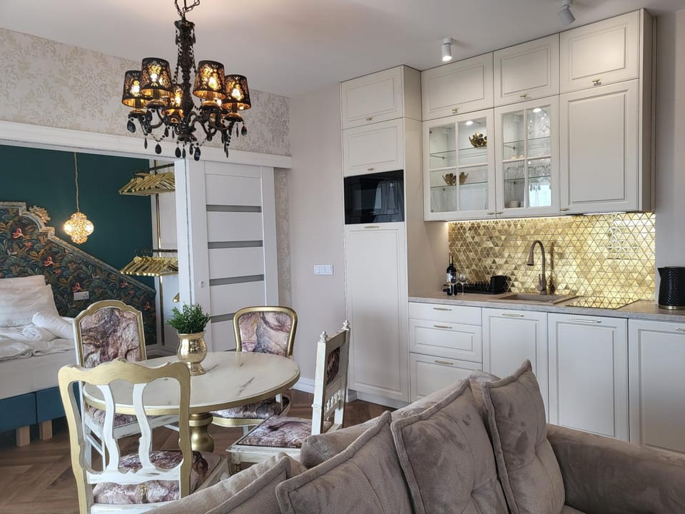 TV and multimedia, Kitchen or kitchenette, Living room, Seating area, Dining area, oven, stove