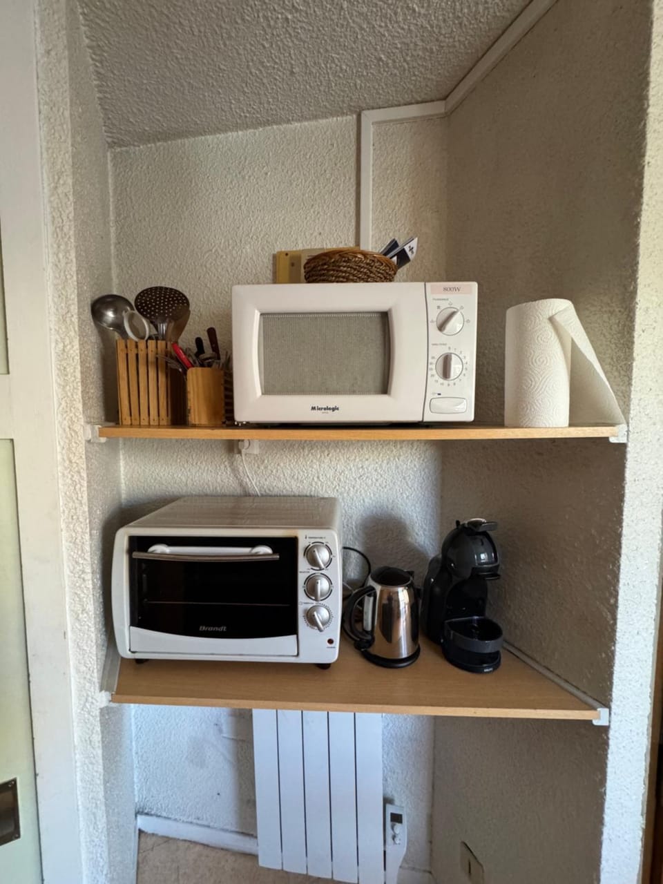 Kitchen or kitchenette, oven