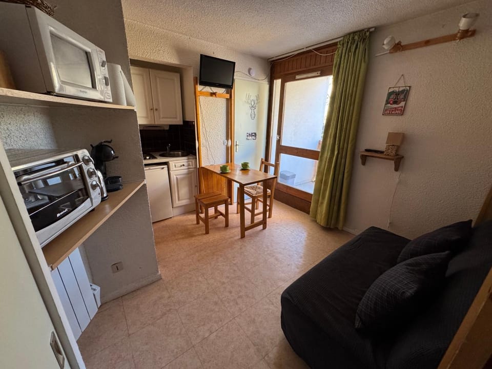 Kitchen or kitchenette, Living room, Dining area, oven, stove