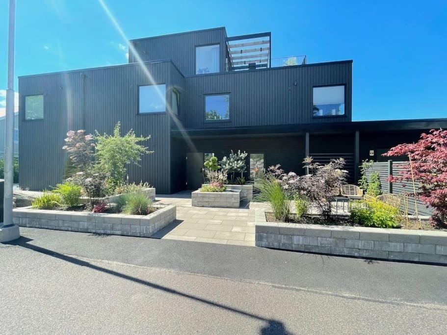 Large pool villa, roof terrace near lake & nature Villa in Västra Götaland County