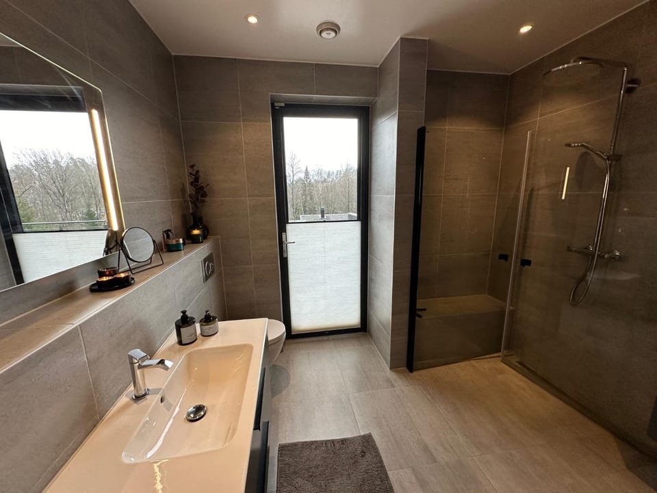Large pool villa, roof terrace near lake & nature Villa in Västra Götaland County