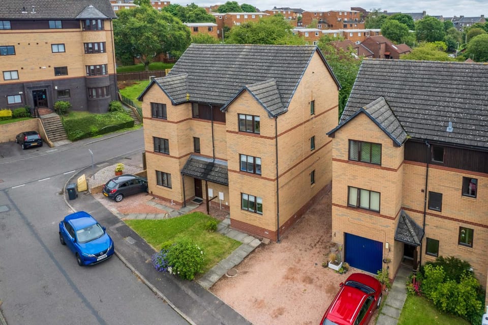 Neighbourhood, Street view, Parking