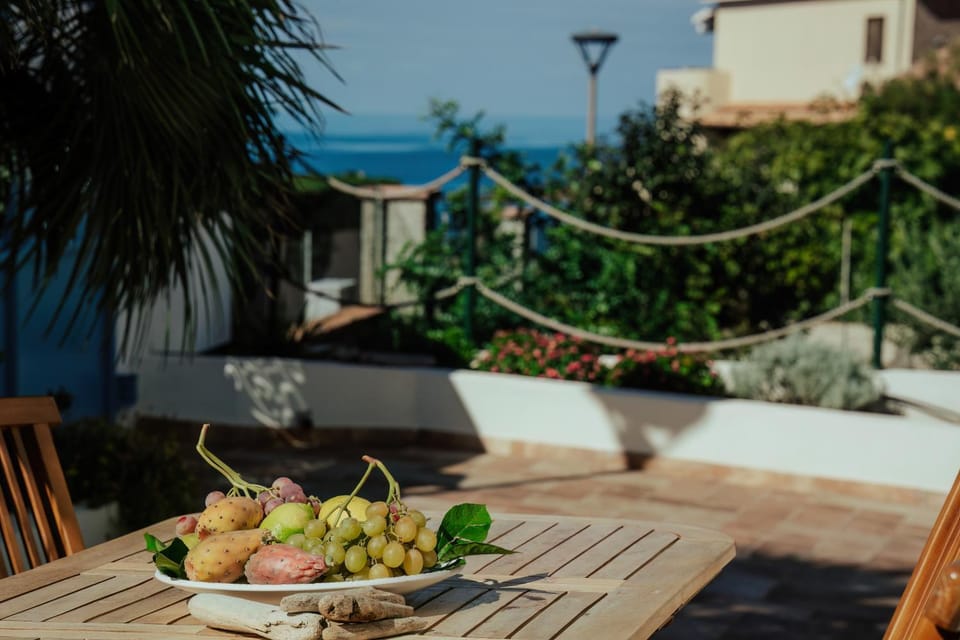 Day, Natural landscape, View (from property/room), Balcony/Terrace, Food, Sea view